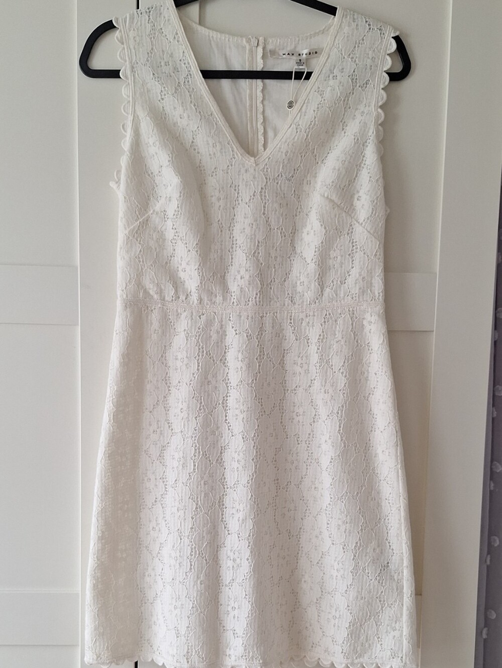 Max Studio White Lace V-Neck Sleeveless Mini Dress